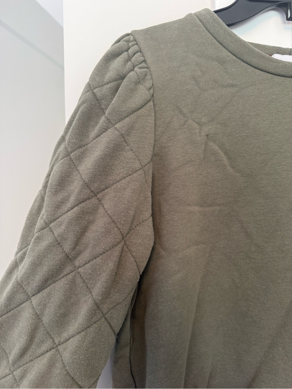 Evereve Olive Quilted Puff Sleeve Sweatshirt - Picture 2 of 3